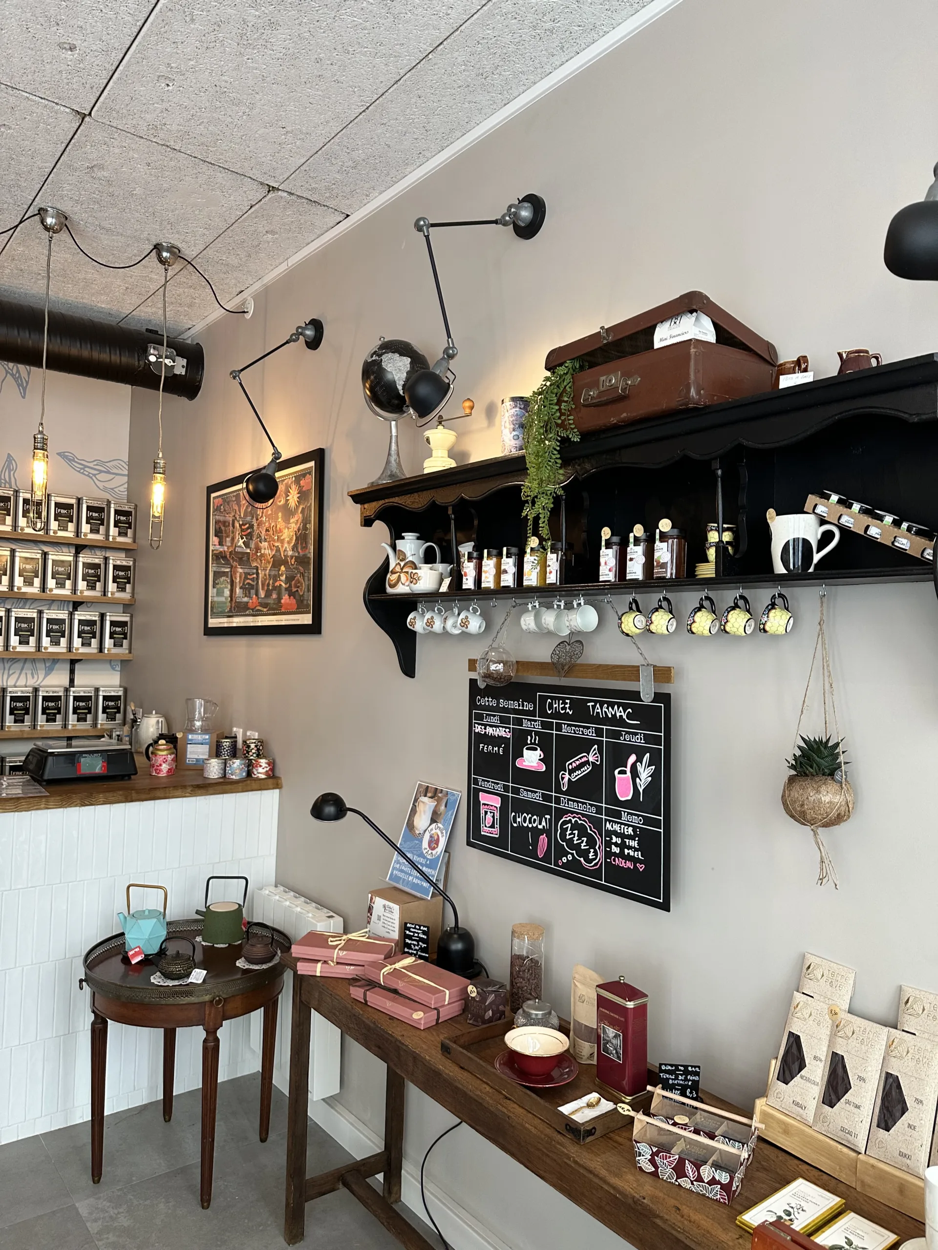 Cafés de spécialité torréfiés sur place chez TARMAC à Paris
