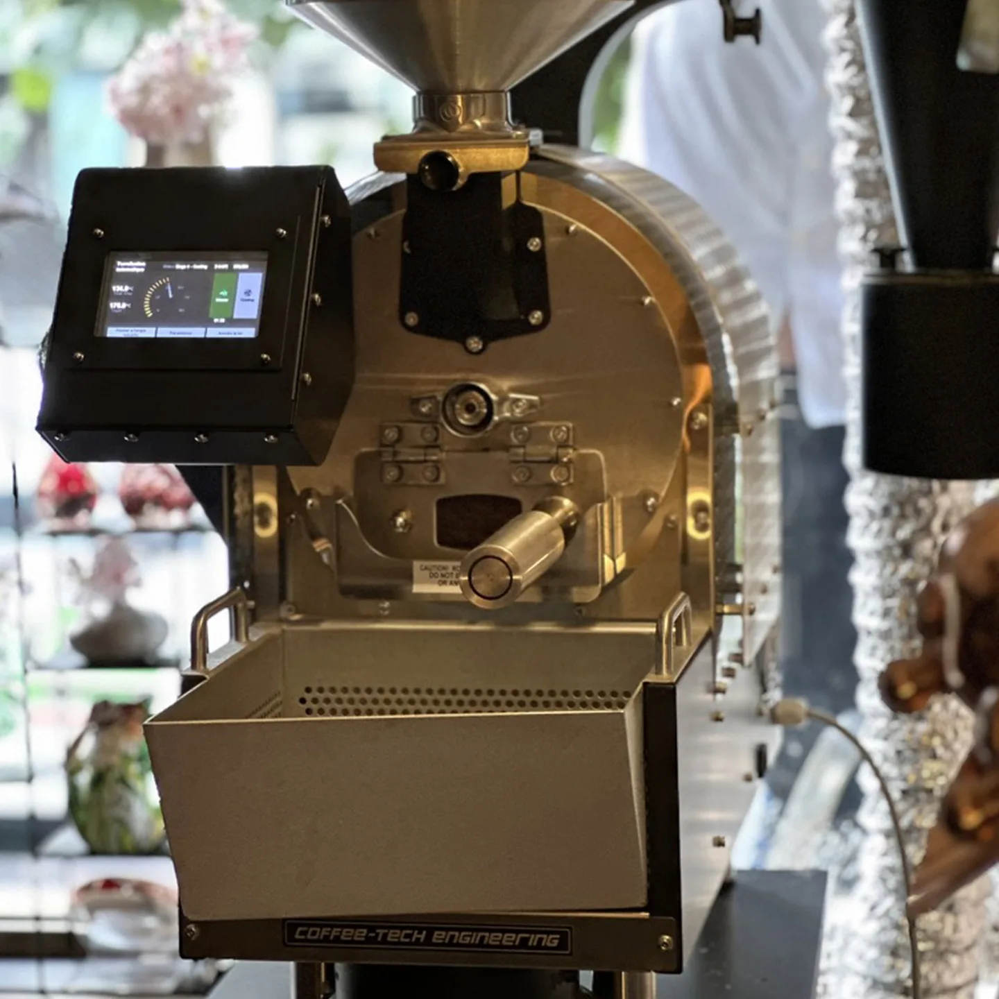 Nadine Petit et le café torréfié sur place avec le Solar Eco