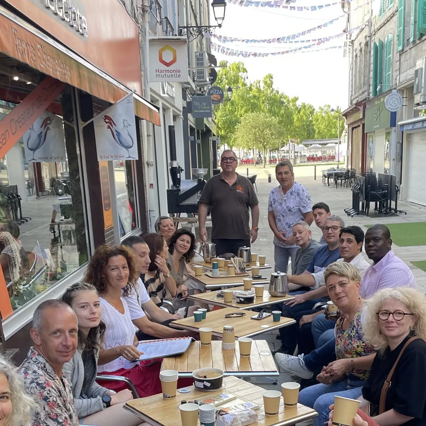 La torréfaction du café sur place, un moment de dégustation ouvert sur la rue à Verdun