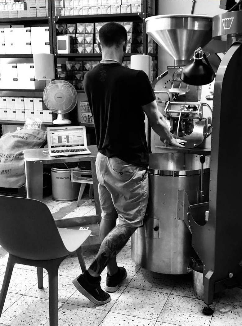La torréfaction du café aux feux de bois